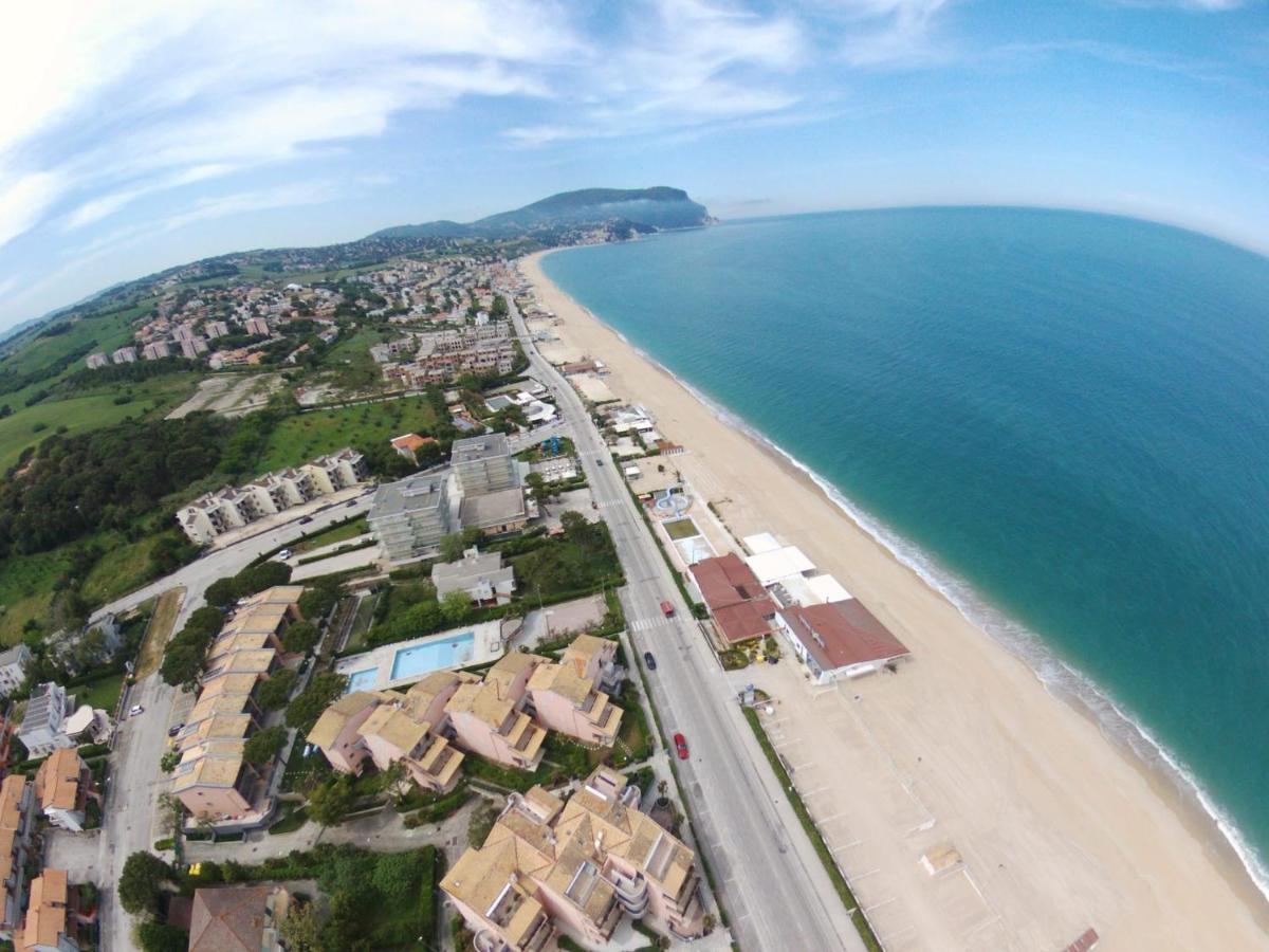 Emozione Marina - Appartamento Fronte Mare Marcelli Bagian luar foto