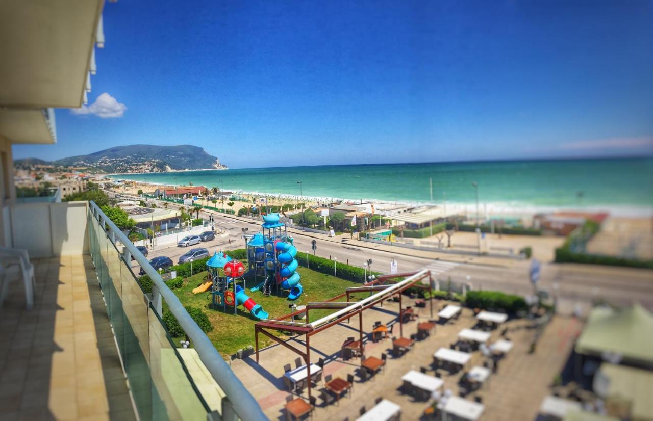 Emozione Marina - Appartamento Fronte Mare Marcelli Bagian luar foto