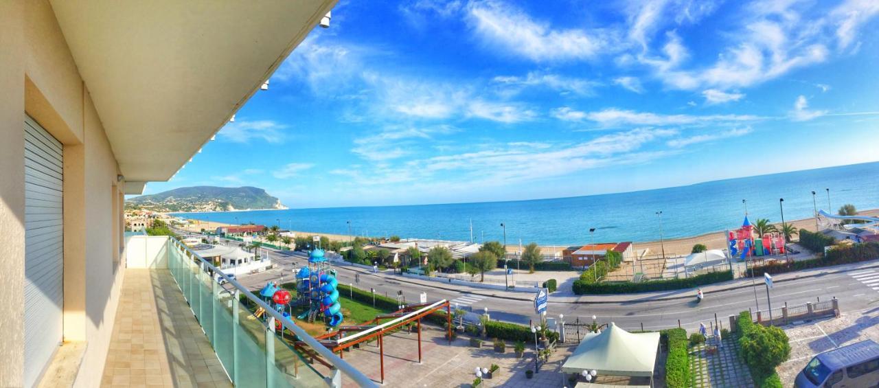 Emozione Marina - Appartamento Fronte Mare Marcelli Bagian luar foto